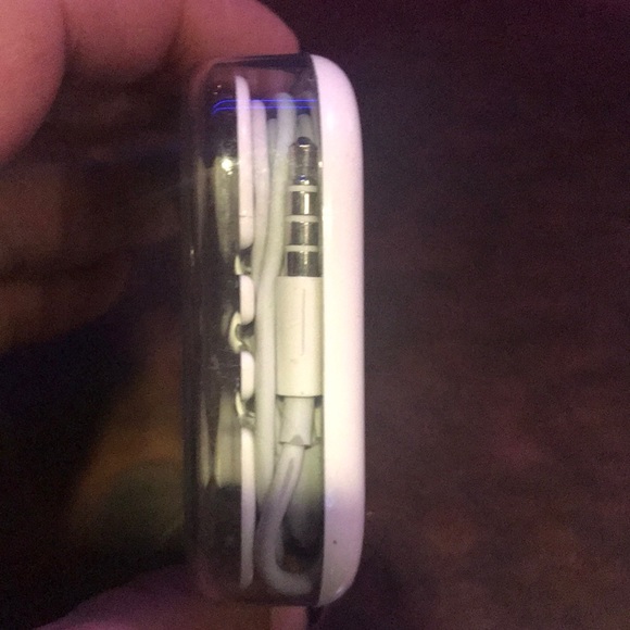 Apple earbuds - Picture 3 of 3